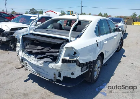 2017 Volkswagen Passat 1.8T S z USA, uszkodzony, nr VIN 1VWAT7A30HC085703